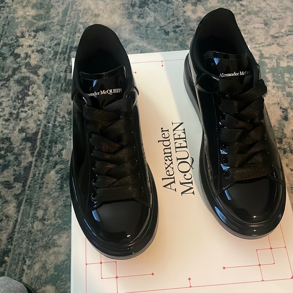 Alexander McQueen Shoes - Alexander McQueen sneakers